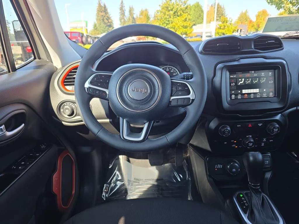Certified Used 2020 White Jeep Latitude image 8