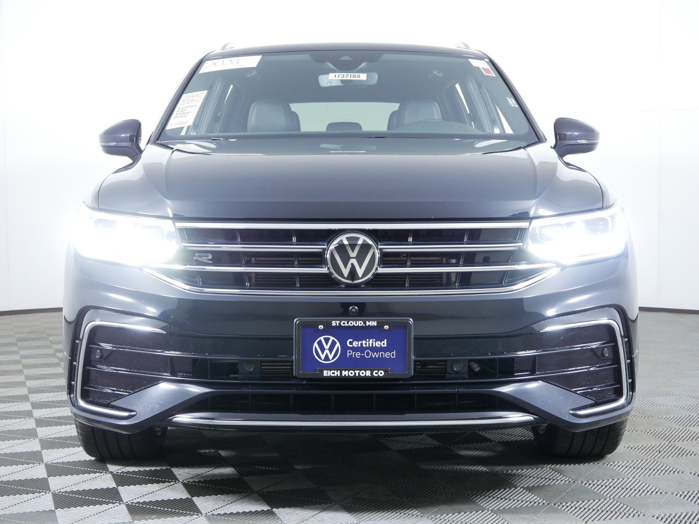 Used 2024 Volkswagen Tiguan SEL R-LINE with VIN 3VV4B7AX3RM071365 for sale in St. Cloud, Minnesota