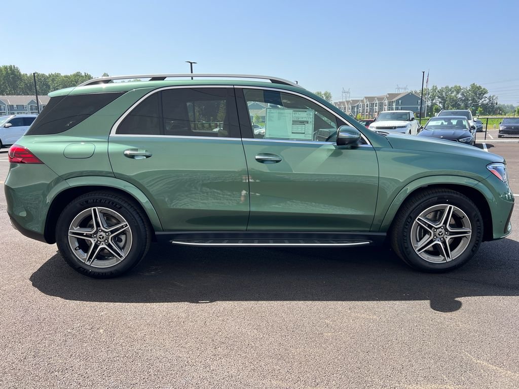 New 2026 MANUFAKTUR Ireland Mid Green Metallic Mercedes-Benz GLE 450 image 9