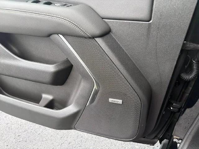 New 2026 Onyx Black GMC Elevation image 25