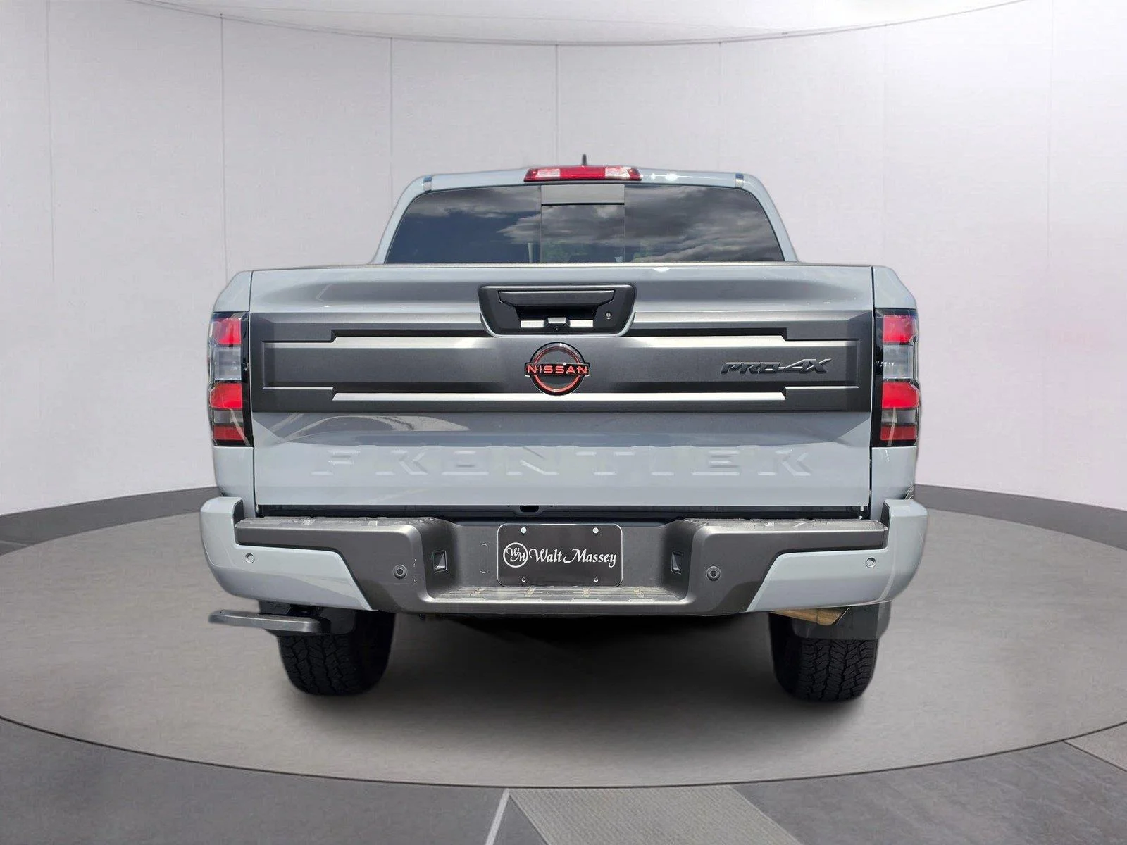 Used 2025 Boulder Gray Pearl Nissan PRO-4X image 4