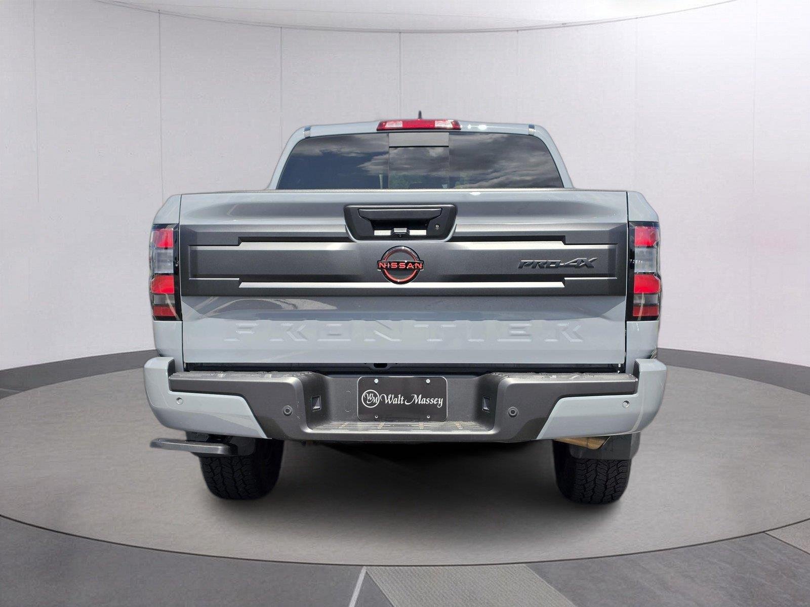 Used 2025 Boulder Gray Pearl Nissan PRO-4X image 4