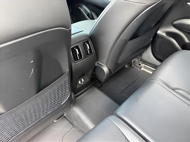 Used 2023 White Hyundai SEL image 15