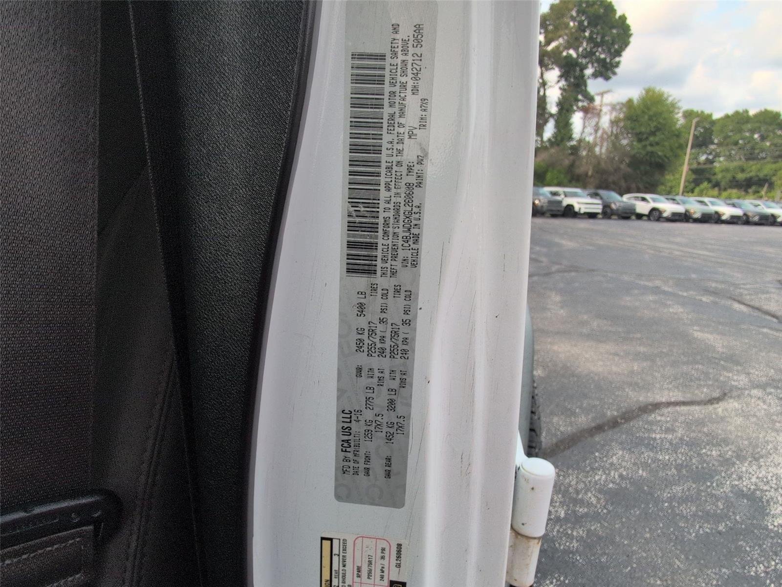 Used 2016 Bright White Clearcoat Jeep Sport image 23