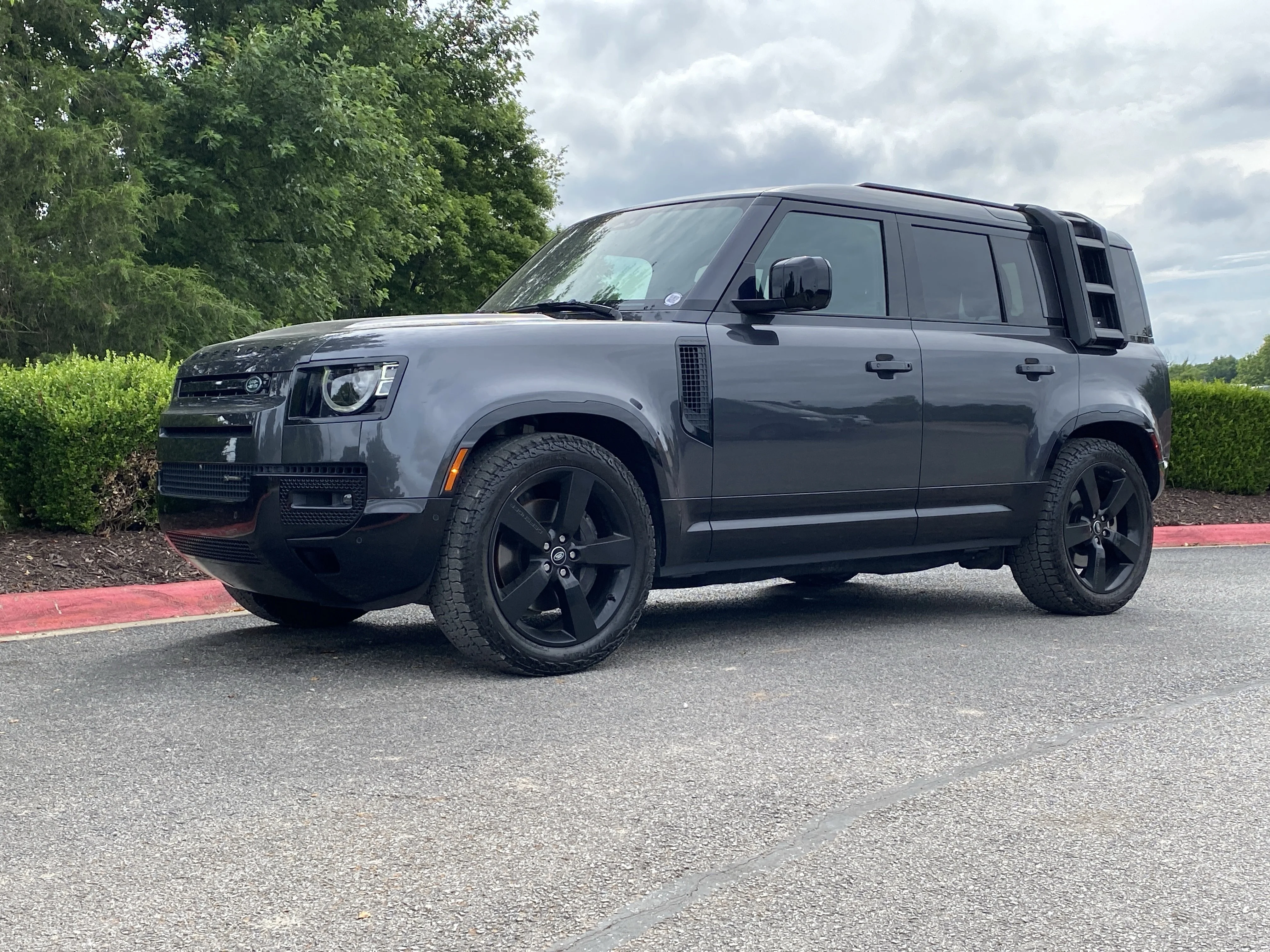 Used 2023 Black Land Rover X-Dynamic SE image 12