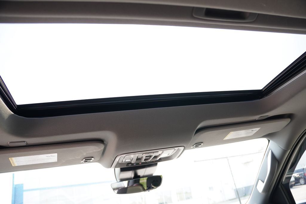 Used 2025 White Chevrolet LTZ image 21