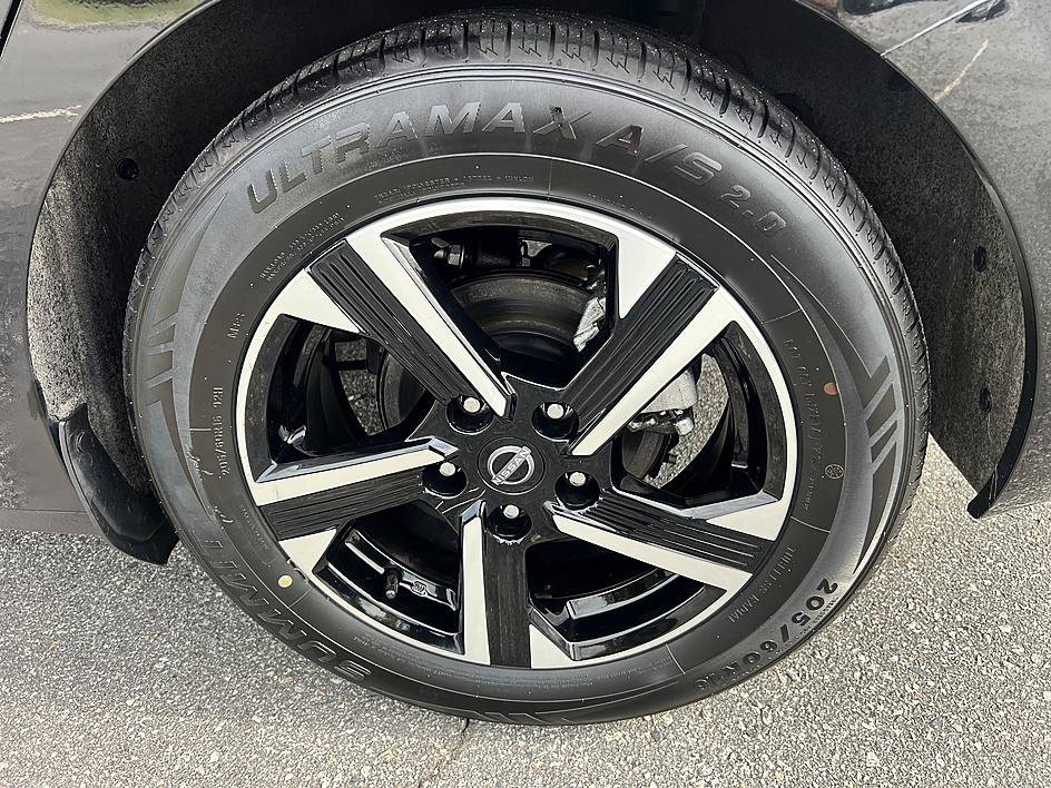 Used 2025 Super Black Nissan SV image 10