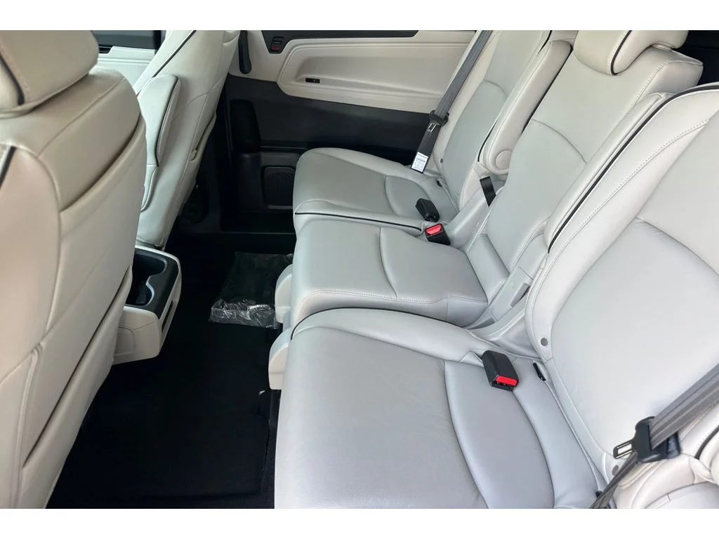 New 2026 Modern Steel Metallic Honda Touring image 14