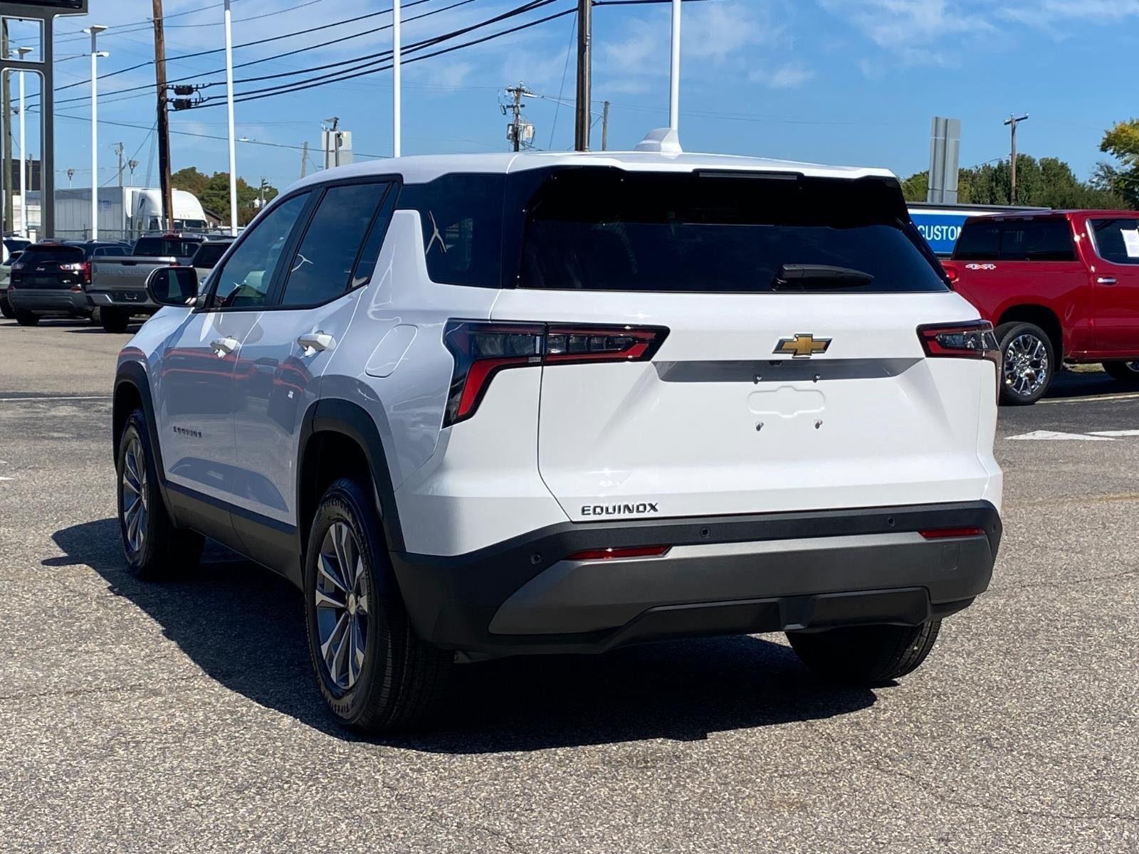 New 2027 Summit White Chevrolet LT image 4