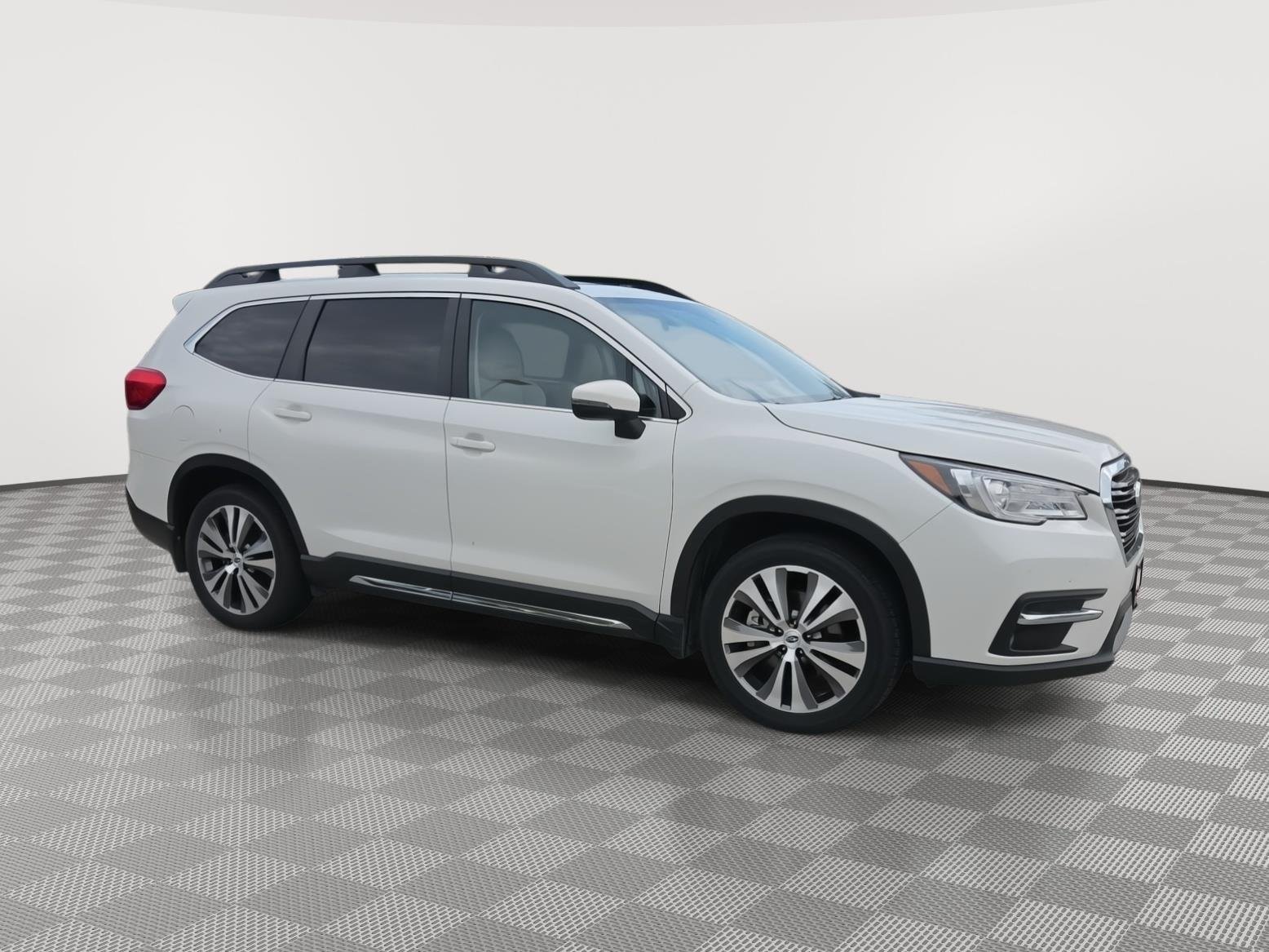 Used 2021 Crystal White Pearl Subaru Limited image 1