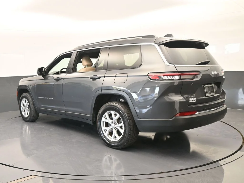 Used 2023 Baltic Gray Metallic Clearcoat Jeep Limited image 4