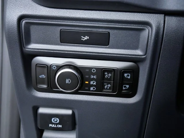 New 2026 Oxford White Ford XLT image 27