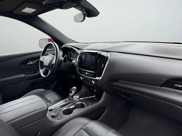 Used 2022 Red Chevrolet RS image 19