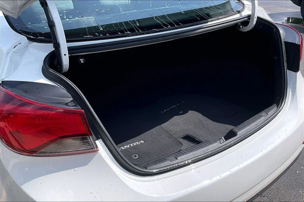 Used 2015 White Hyundai SE image 31