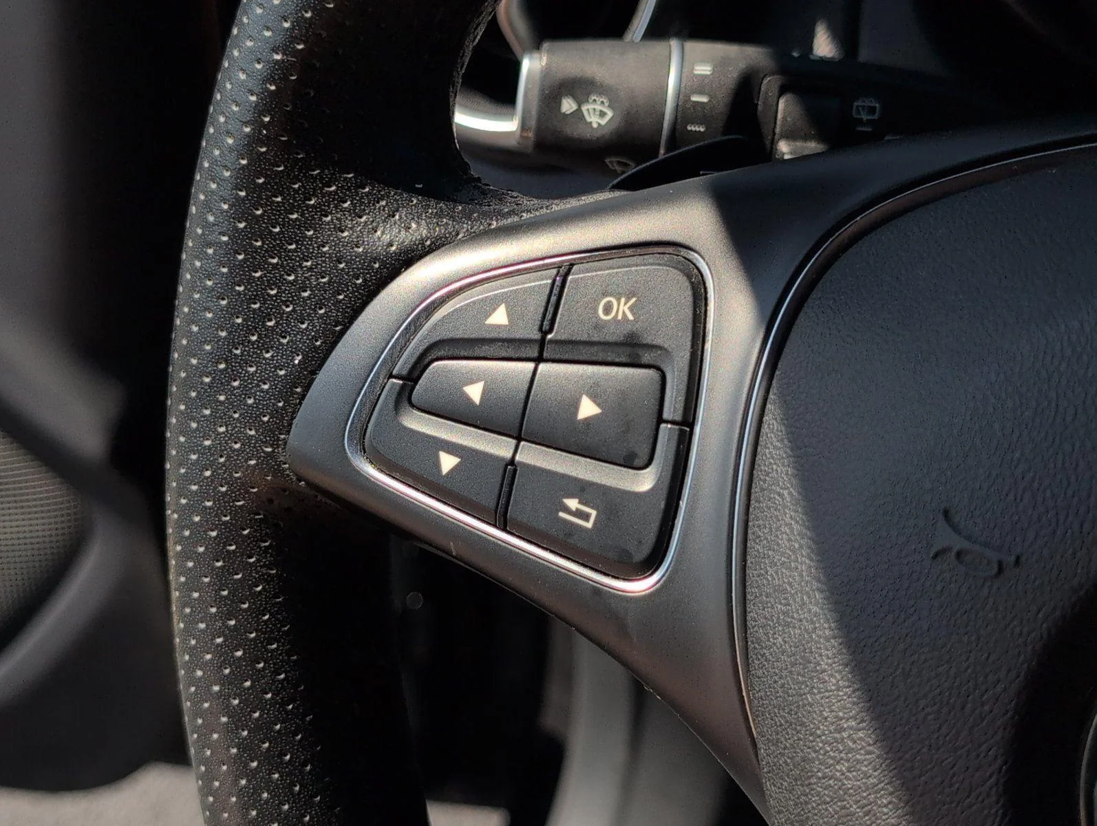 Used 2020 Night Black Mercedes-Benz GLA 250 image 30