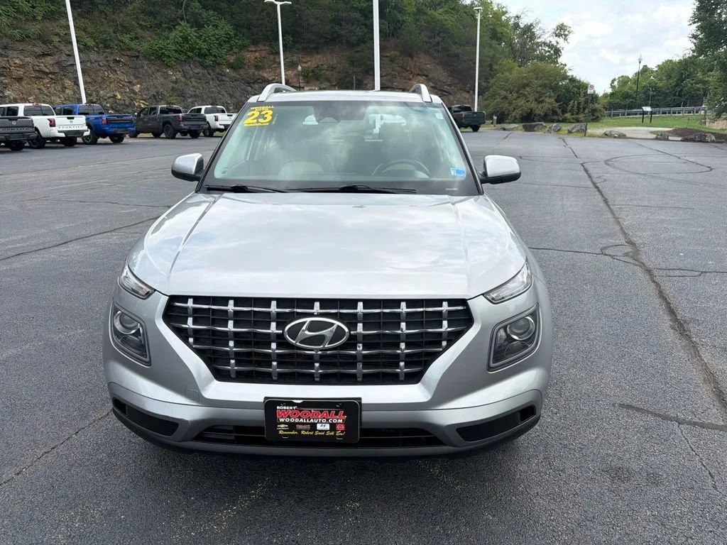 Used 2023 Stellar Silver Hyundai SEL image 2