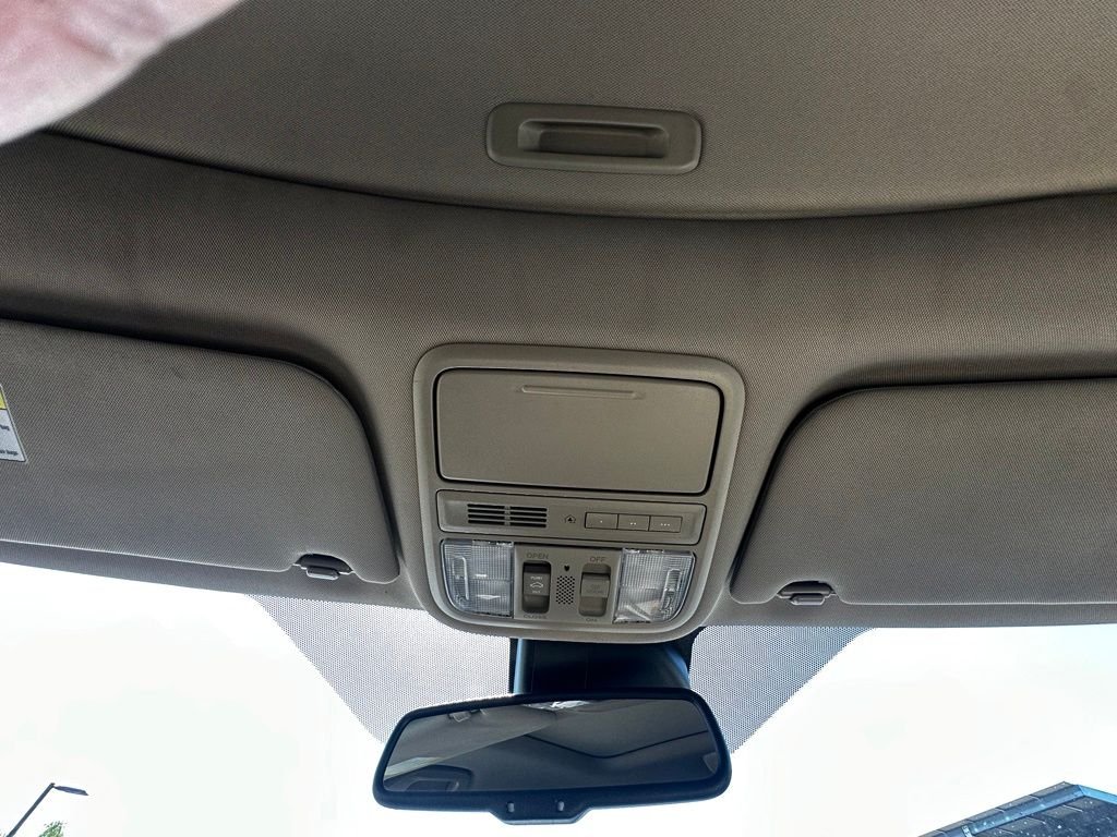 Used 2015 White Honda Touring image 33