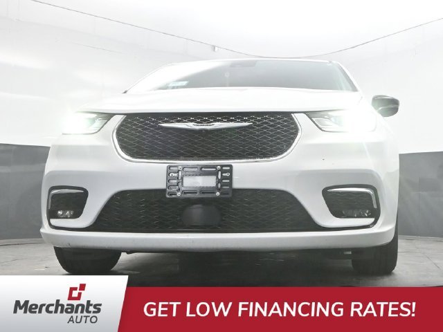 Used 2024 White Chrysler Touring L image 34