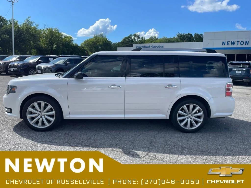 Used 2018 White Platinum Clearcoat Metallic Ford SEL image 13