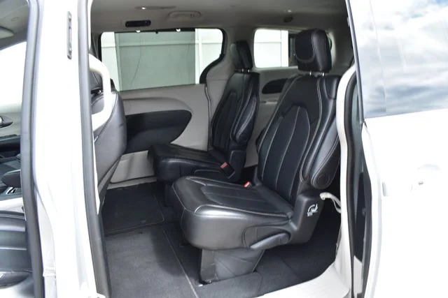 Used 2024 Silver Chrysler Touring L image 13