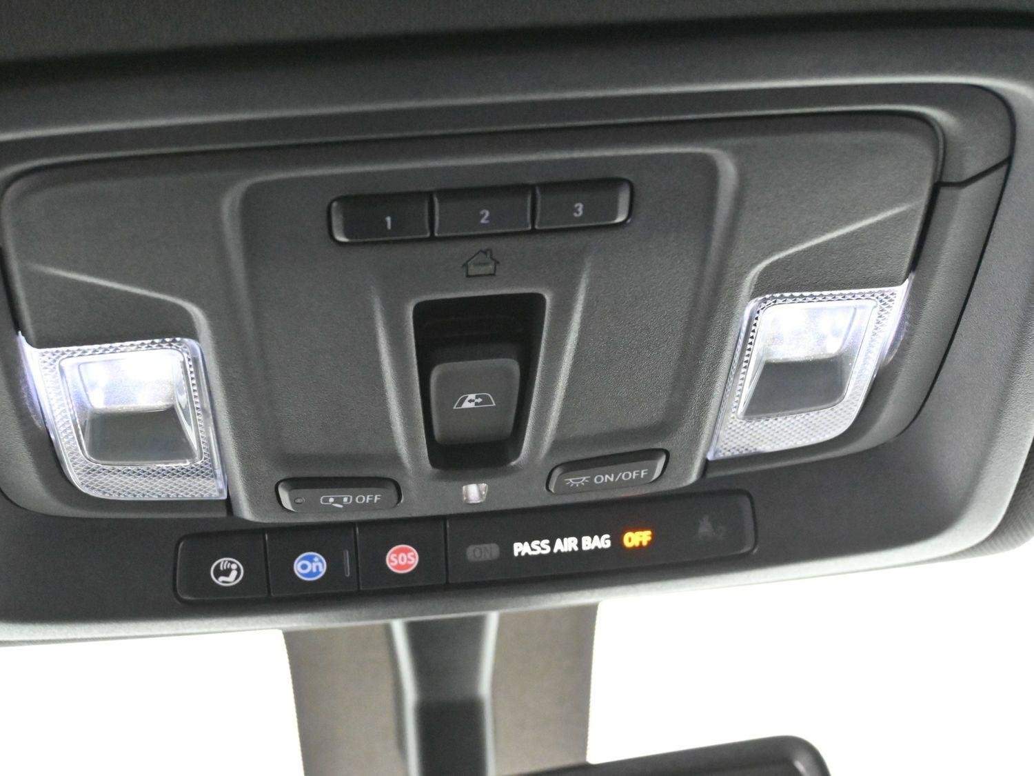 Used 2022 Summit White GMC AT4 image 28