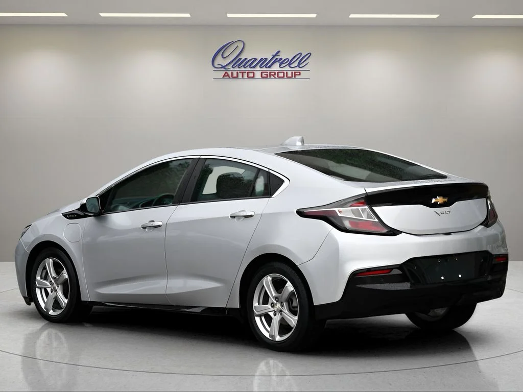 Used 2018 Silver Ice Metallic Chevrolet LT image 6