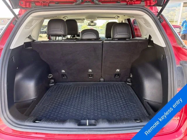 Used 2018 Redline Pearlcoat Jeep Latitude image 9