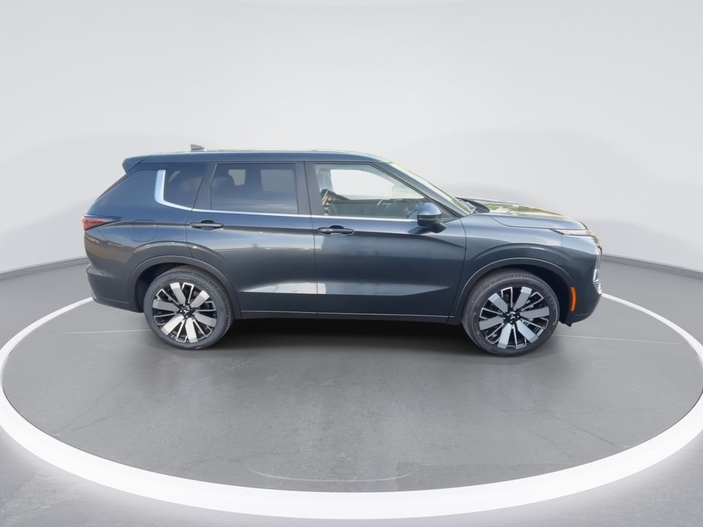 2025 Mitsubishi Outlander SE - Photo 9