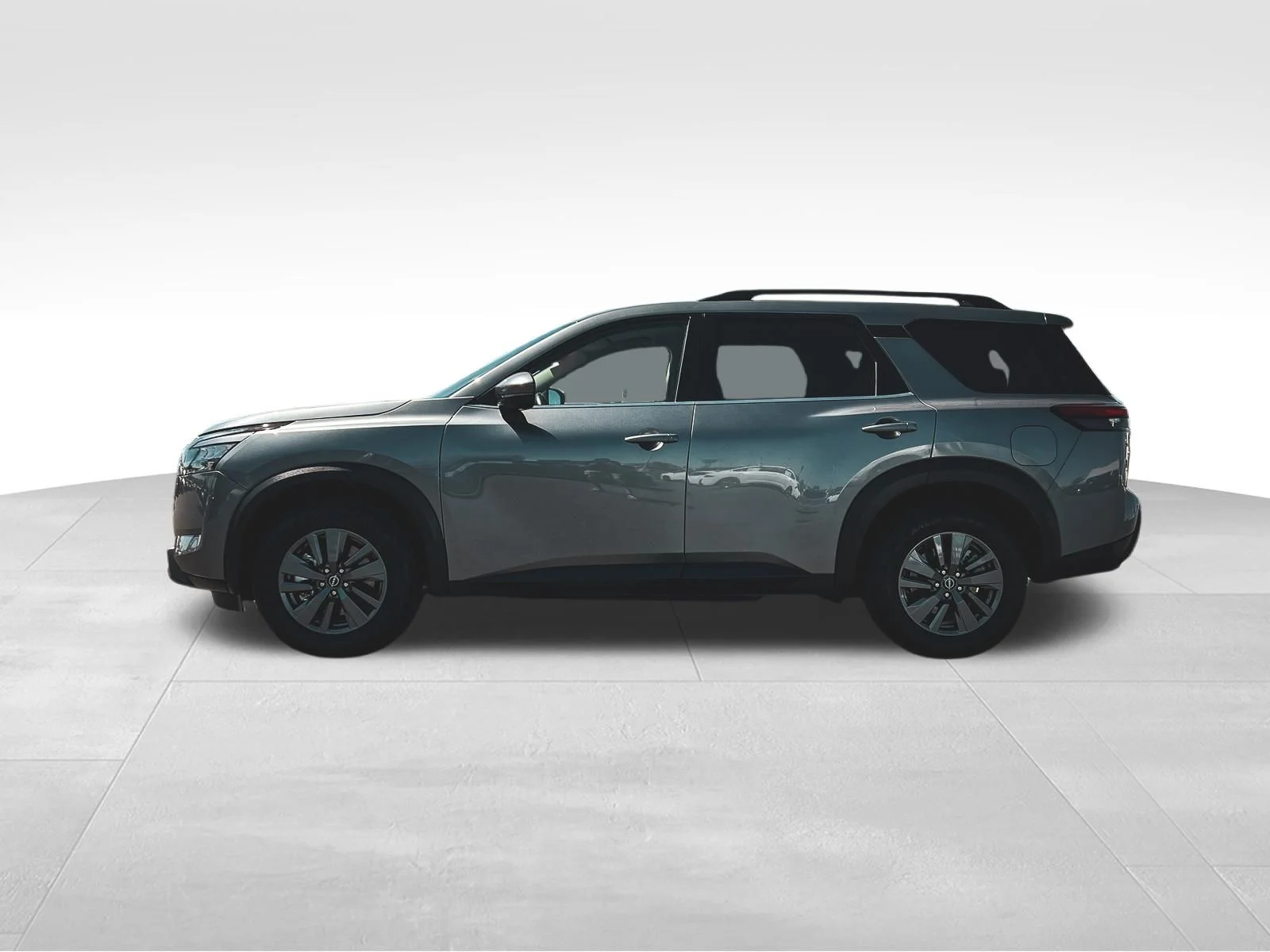 Used 2024 Gray Nissan SV image 4