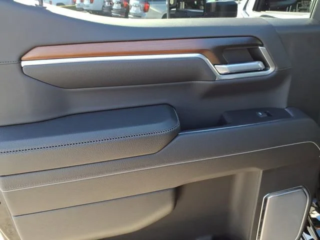 Used 2025 Onyx Black GMC Denali image 10