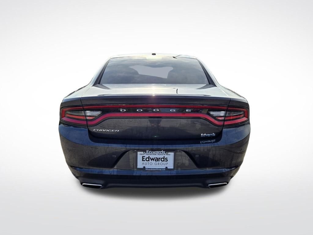 Used 2016 Gray Dodge SE image 4