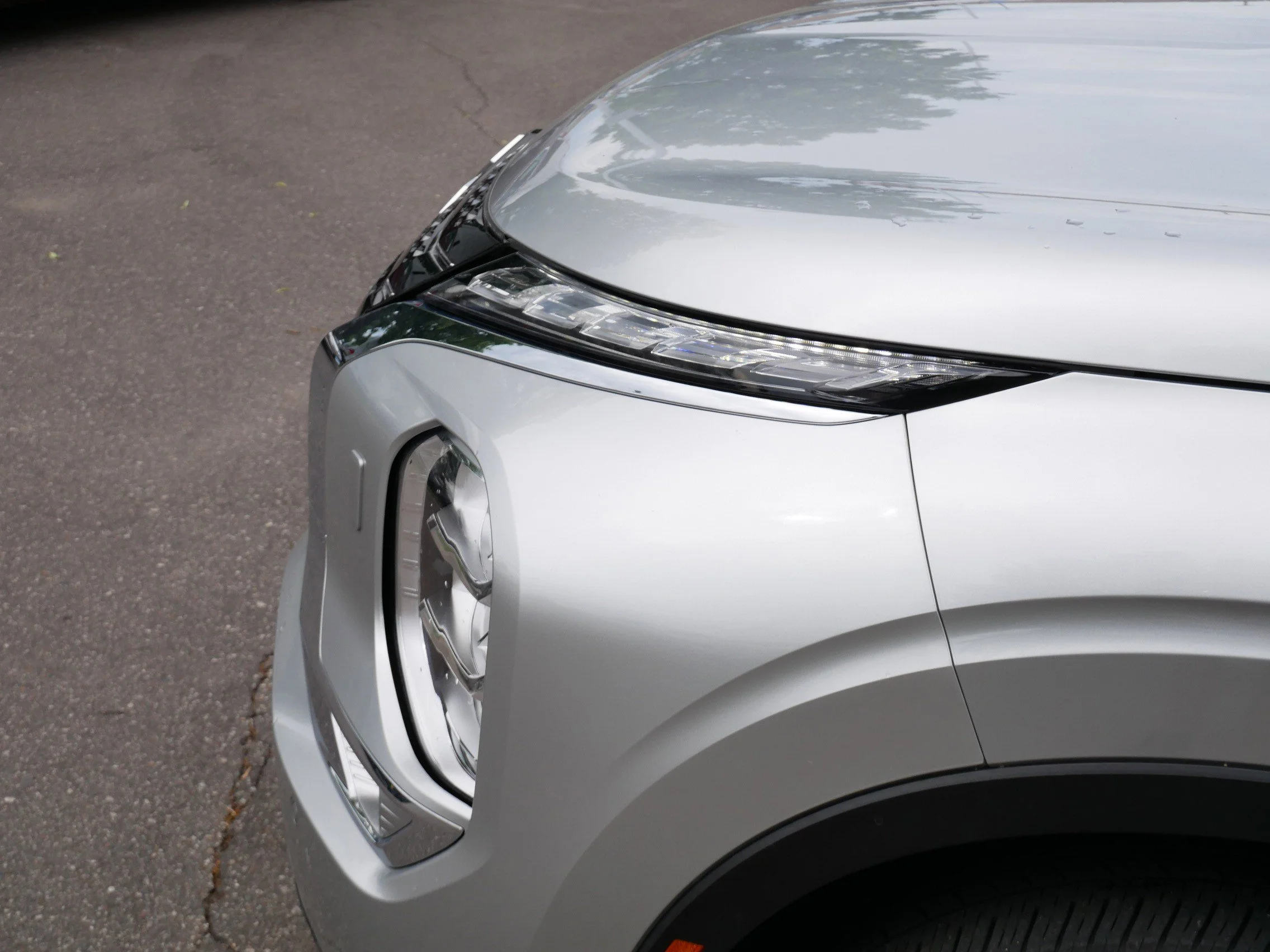 Used 2024 Alloy Silver Metallic Mitsubishi SE image 15