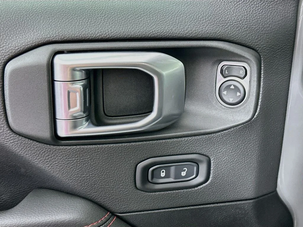 Used 2023 Sting-Gray Clearcoat Jeep Rubicon image 19