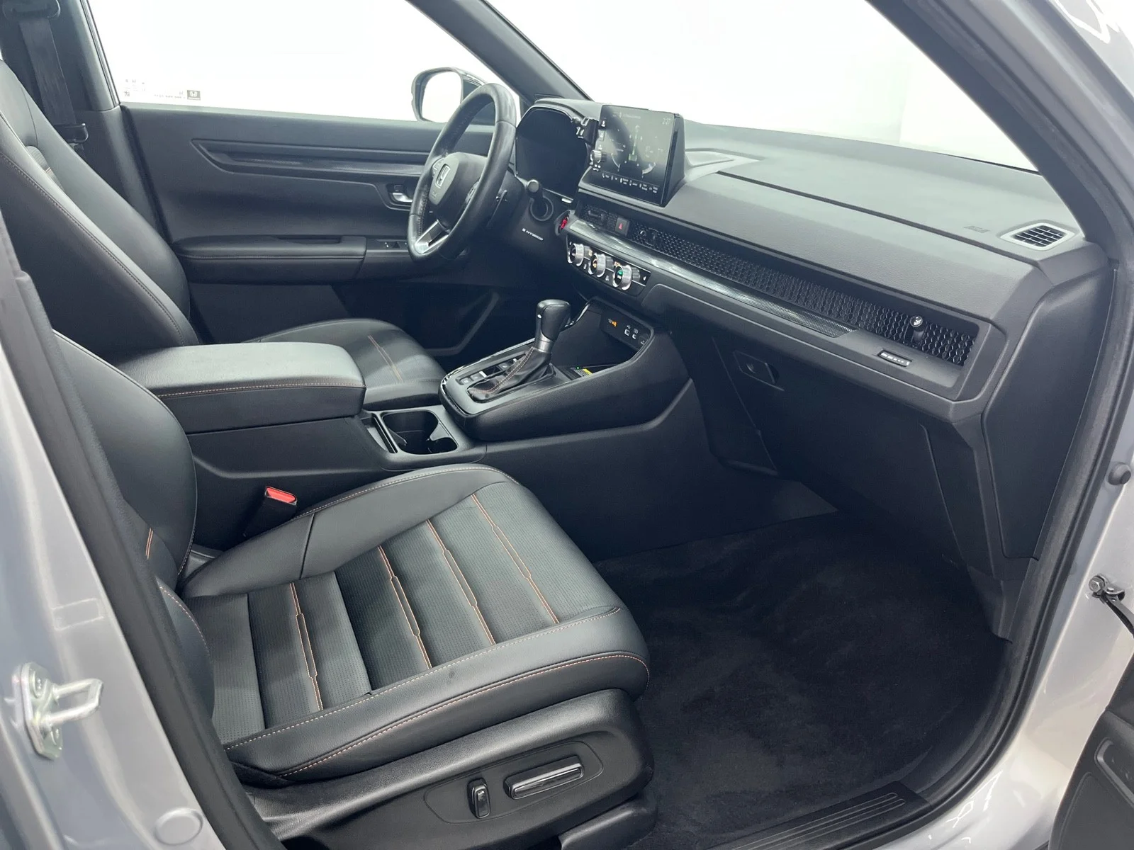 Used 2025 Solar Silver Metallic Honda Sport-L AWD image 45