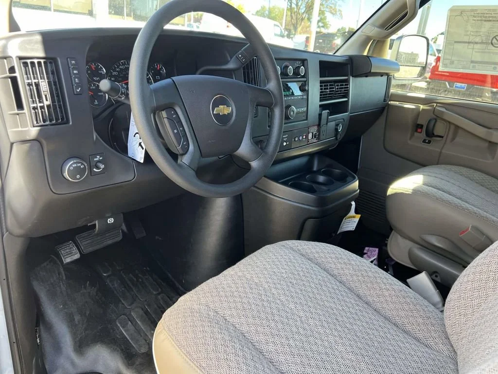 2025 Chevrolet Express Cargo Work Van - Photo 14