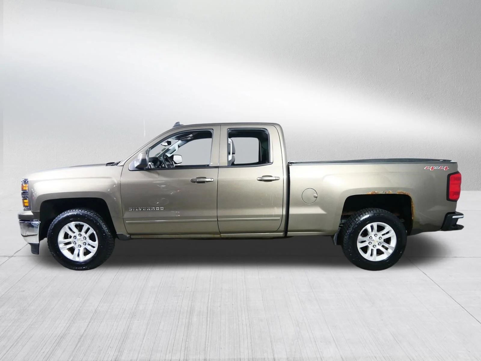 Used 2015 Brownstone Metallic Chevrolet LT image 4