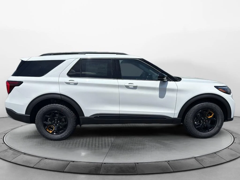 New 2026 Star White Metallic Tri-Coat Ford Tremor® image 4