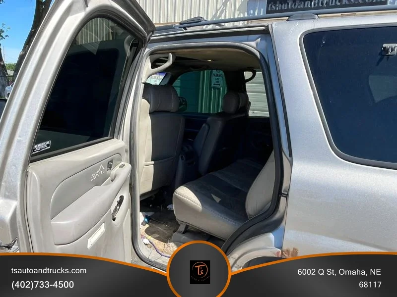 Used 2001 Silver GMC Denali Sport Utility 4D image 14