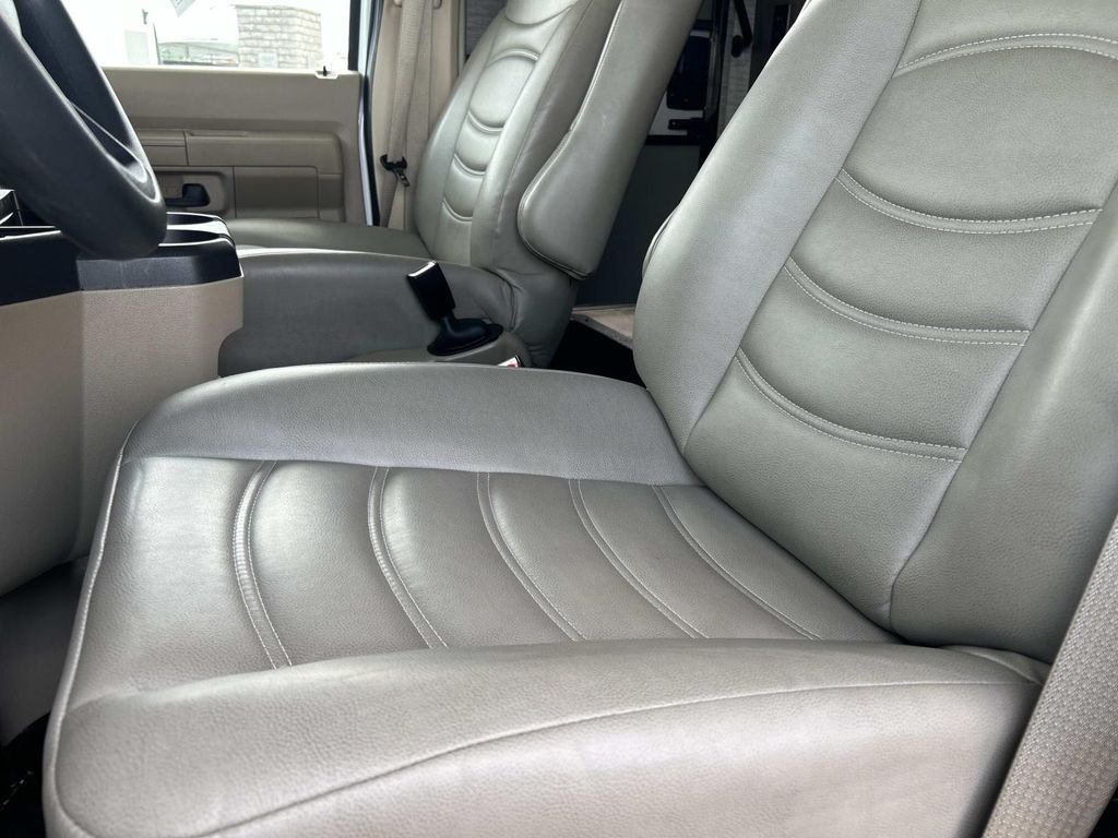 Used 2025 Oxford White Ford Base image 18