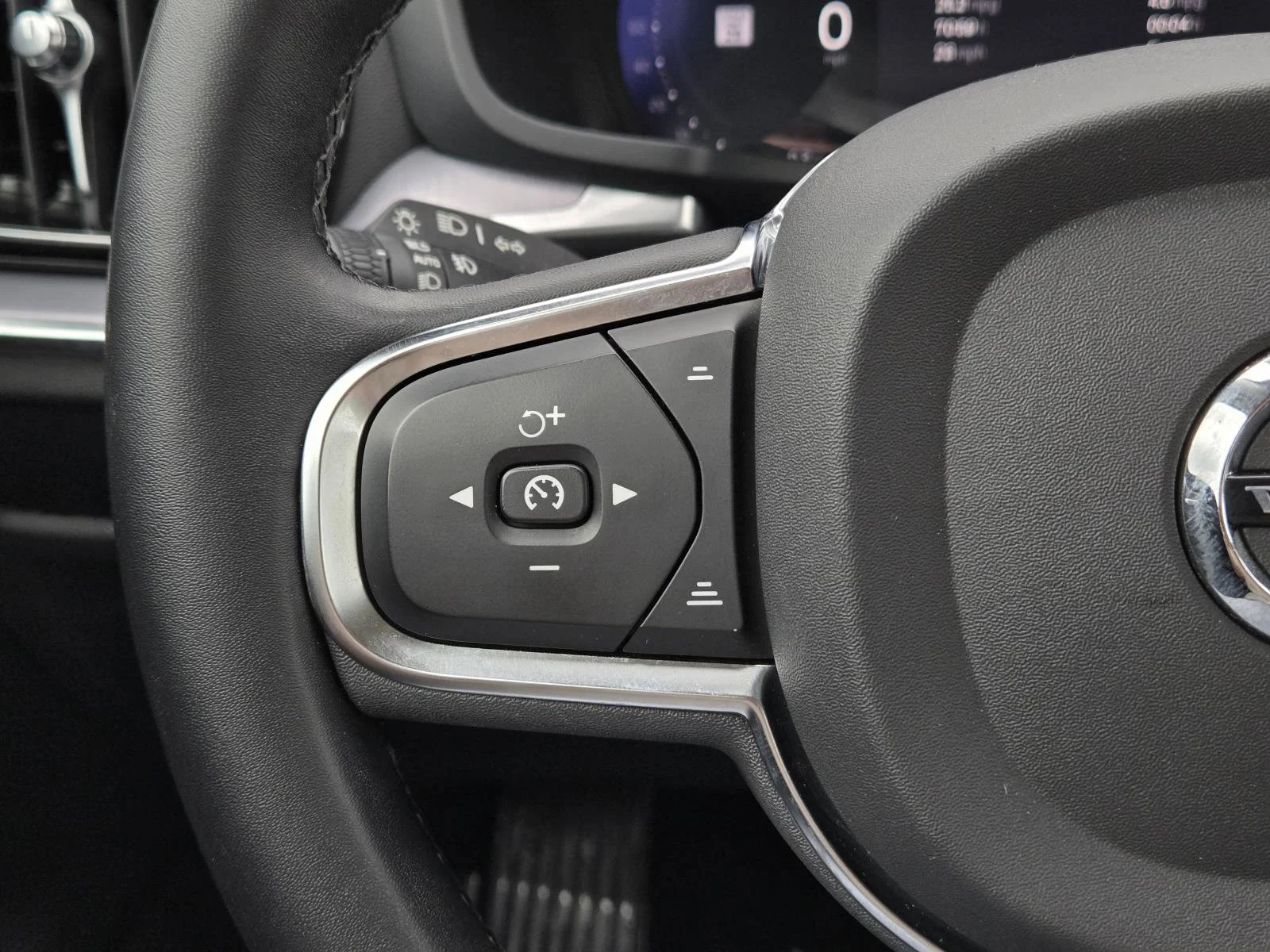 2024 Volvo S60 Core - Photo 13