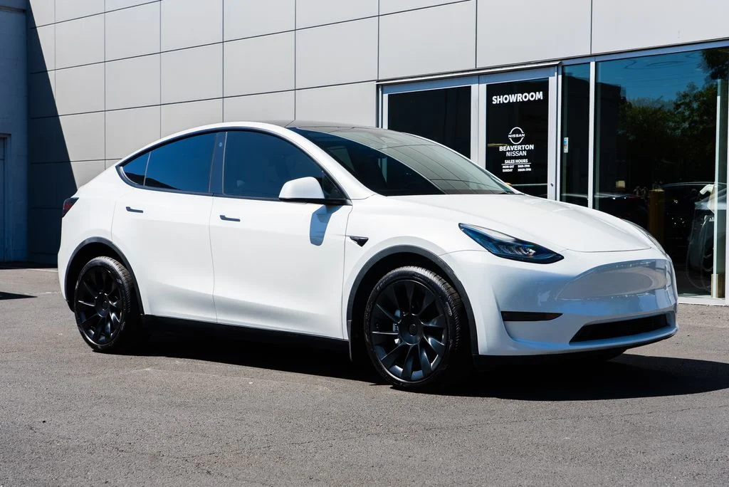 Used 2023 White Tesla Long Range image 1