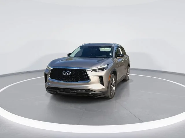Used 2023 Silver INFINITI LUXE image 4