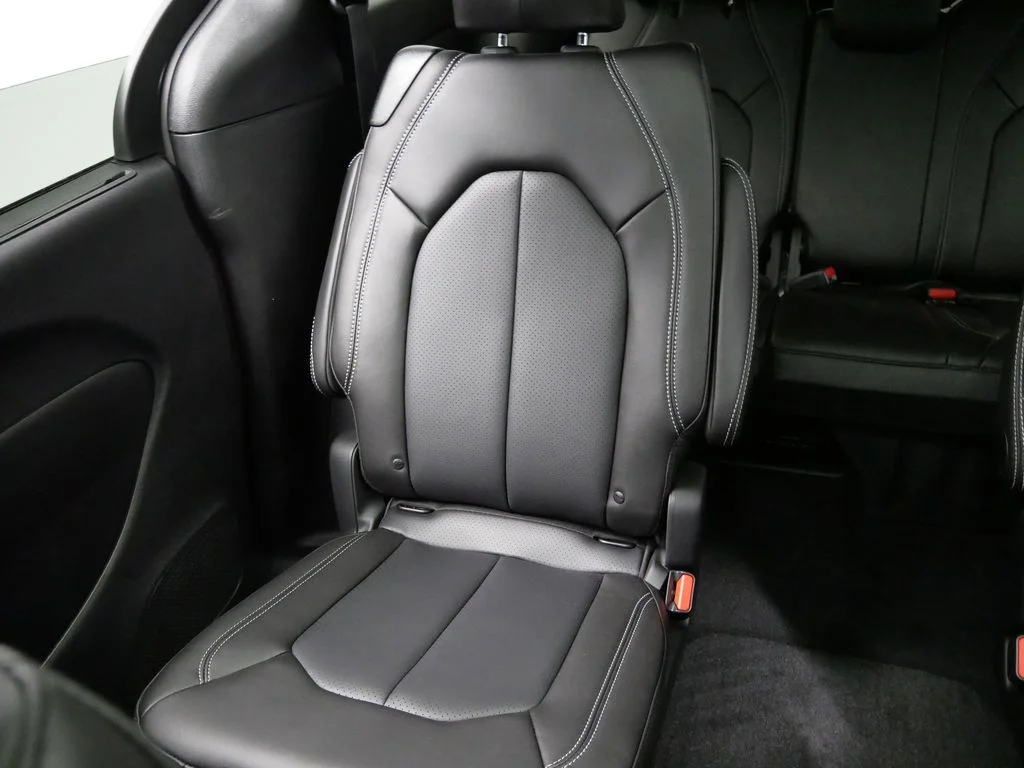 2026 Chrysler Pacifica Select - Photo 20
