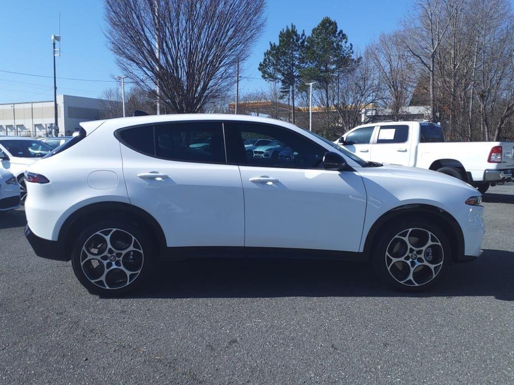 New 2025 Milano White Exterior Paint Alfa Romeo  image 20