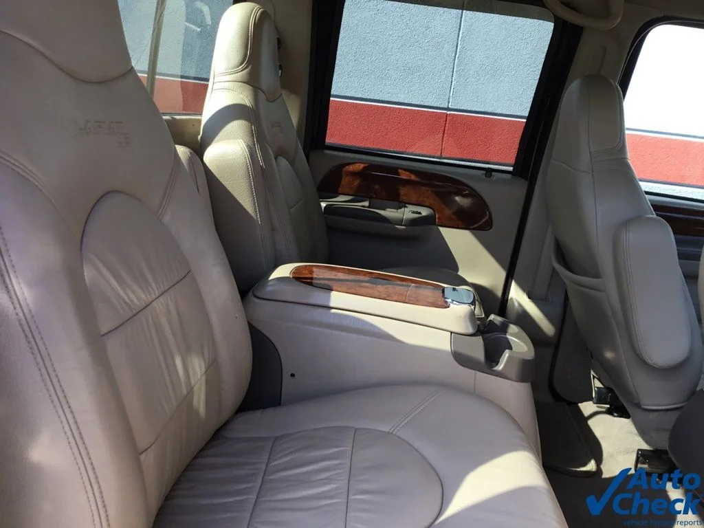Used 2000 Black Ford Lariat image 30
