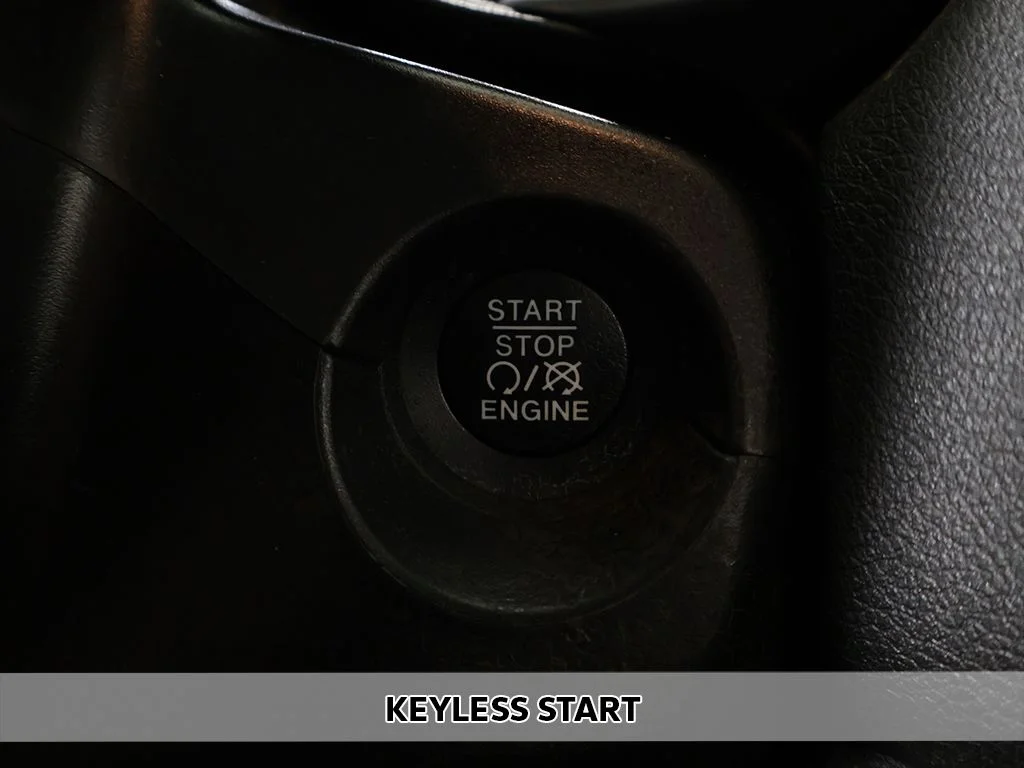 Used 2020 Red Jeep Latitude image 3