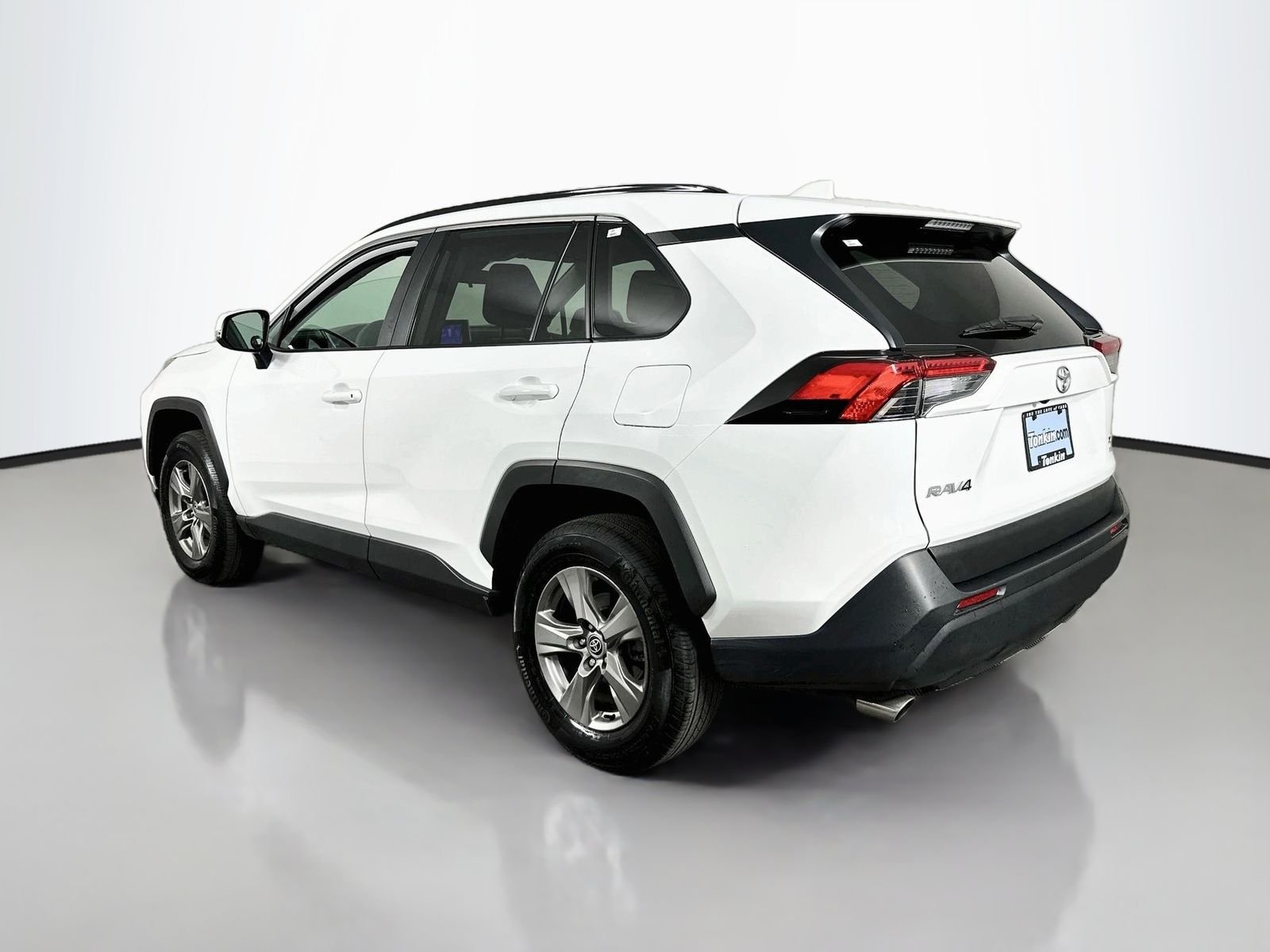 Used 2024 Ice Toyota XLE image 5
