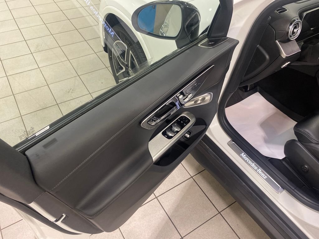 Used 2026 White Mercedes-Benz GLC 300 image 11