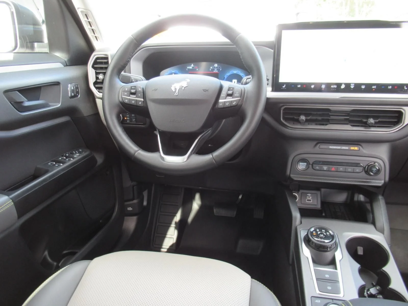 Used 2025 White Ford Badlands image 13
