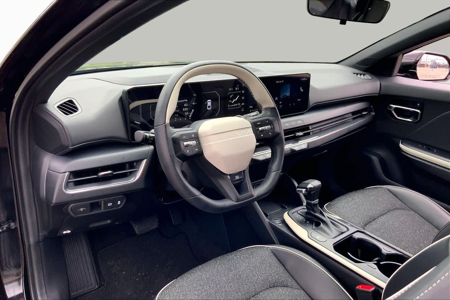 Used 2025 Aurora Black Pearl Kia GT-Line image 17